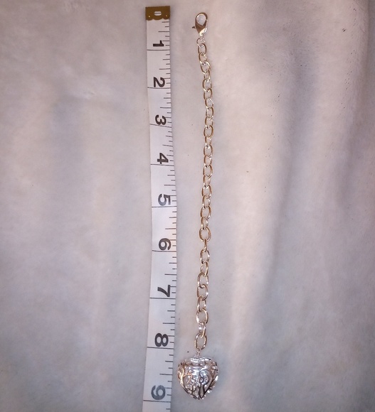 Bracelet ***NEW  💕 Silvertone Puffed Heart - Picture 8 of 8